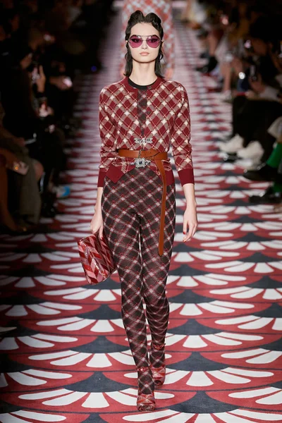 Look 33